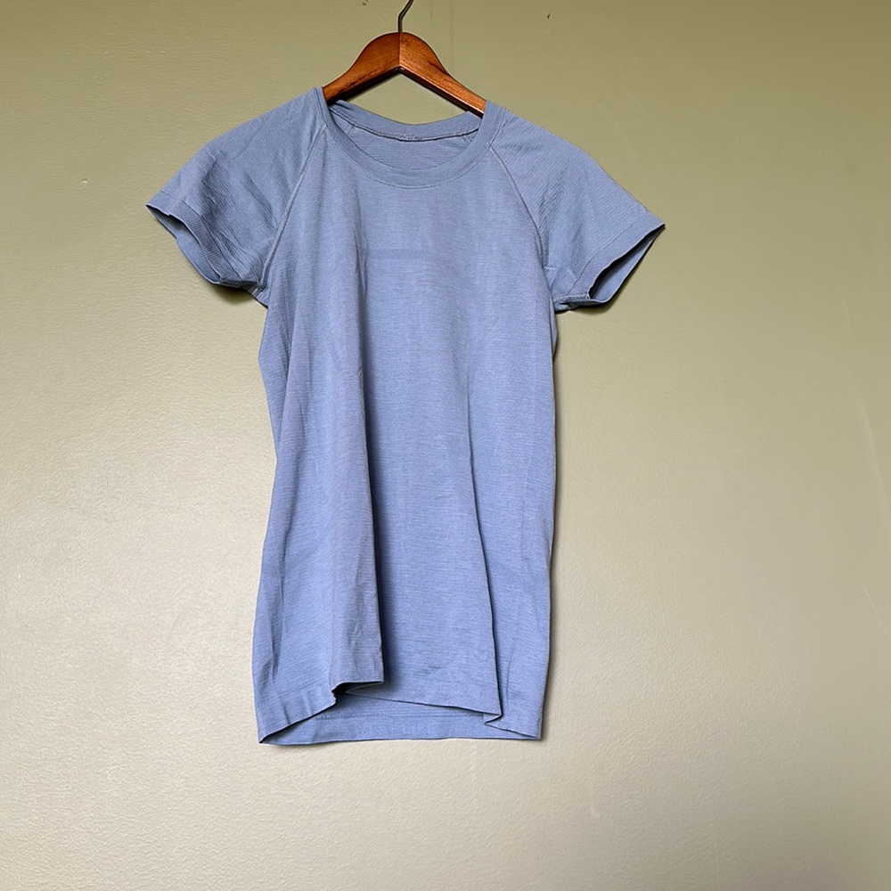 Lululemon Swiftly Tech Short Sleeve Shirt light blue size 6